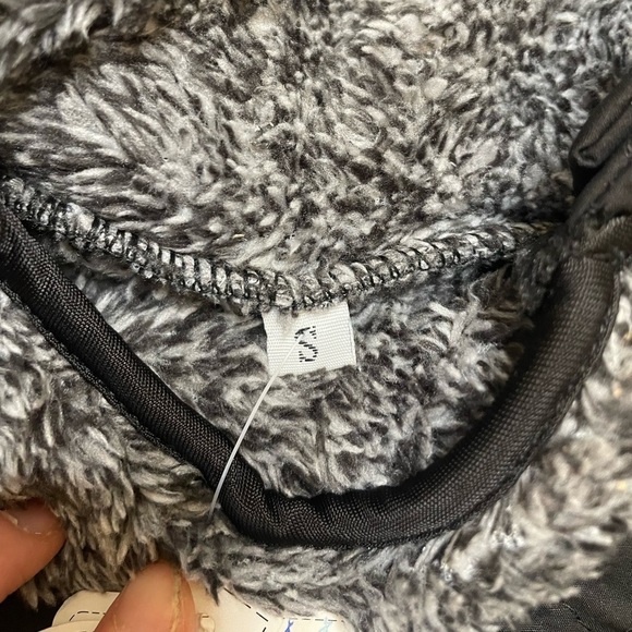 NWT Pretty Garden size small black/grey fleece sweater - Picture 6 of 7